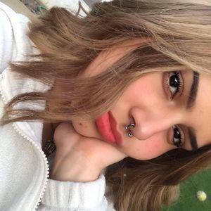 Meet your Posher, Clair